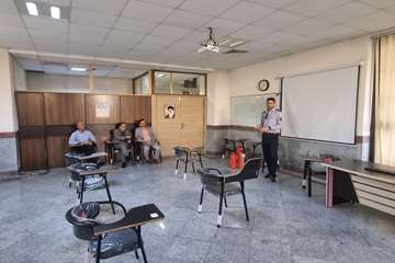 دوره آموزشی اصول پیشگیری از آتش‌سوزی و اطفای حریق در قالب مانور آتش‌نشانی